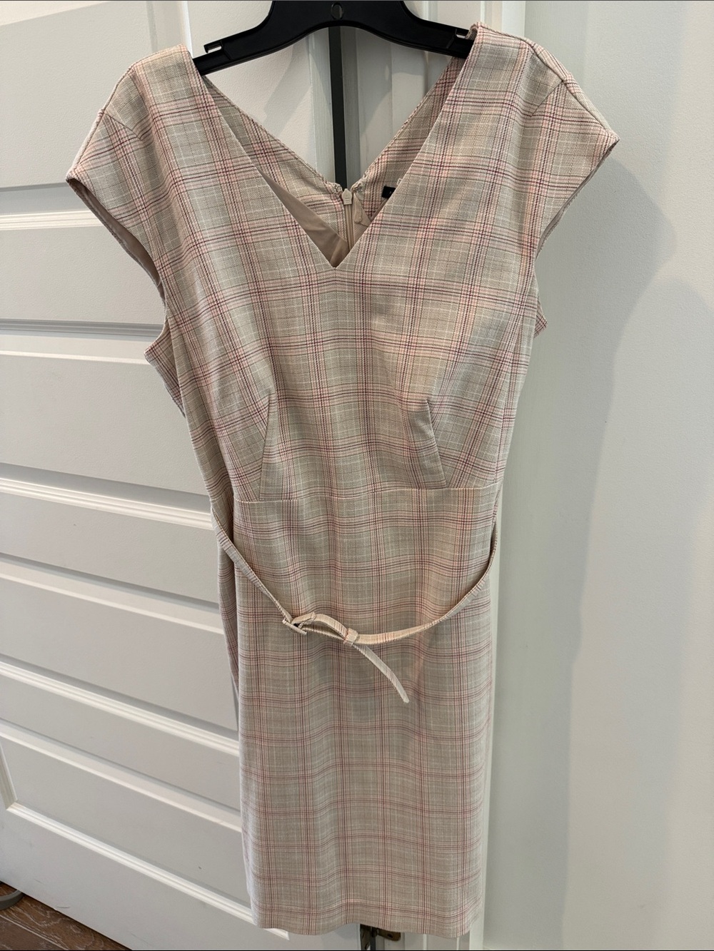 Ann Taylor Plaid V-Neck Sheath Dress in Neutral and Pink